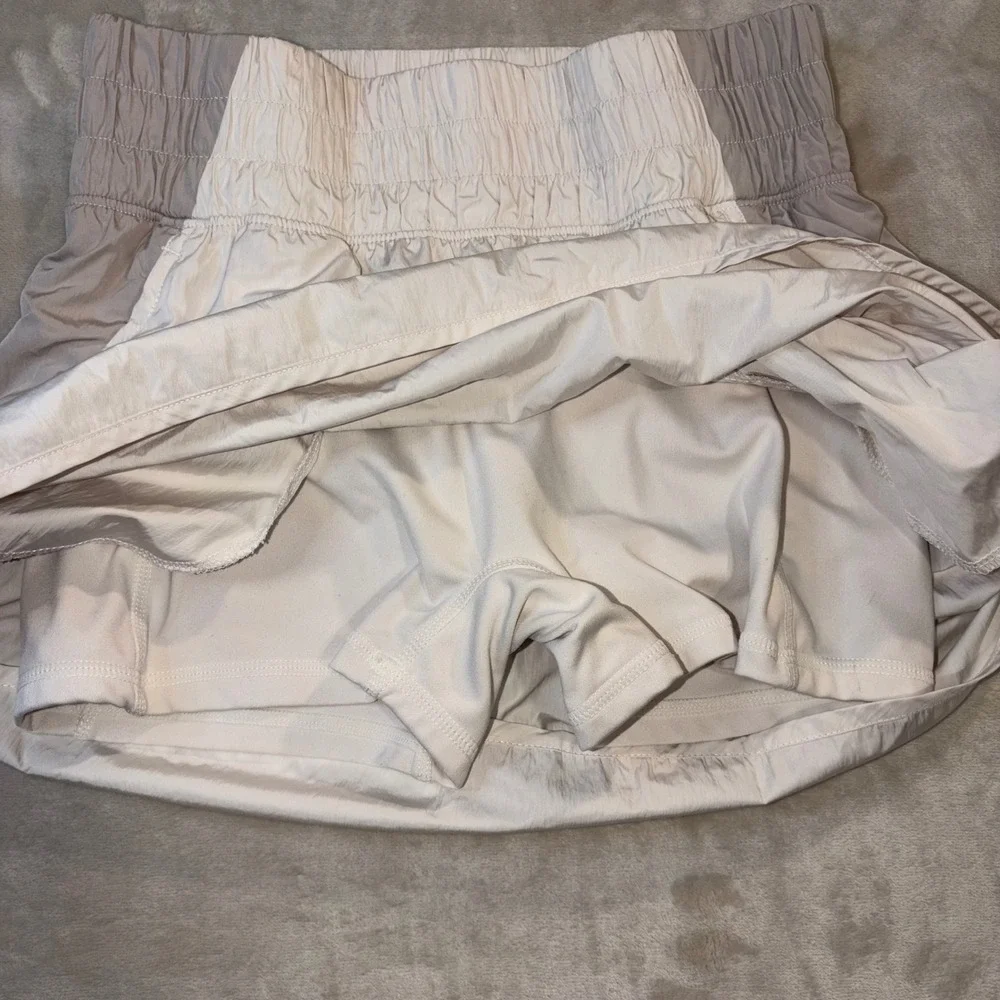 Yogalicious Radiant Color Block Bailey Skort Cream Taupe Smocked Waist Small